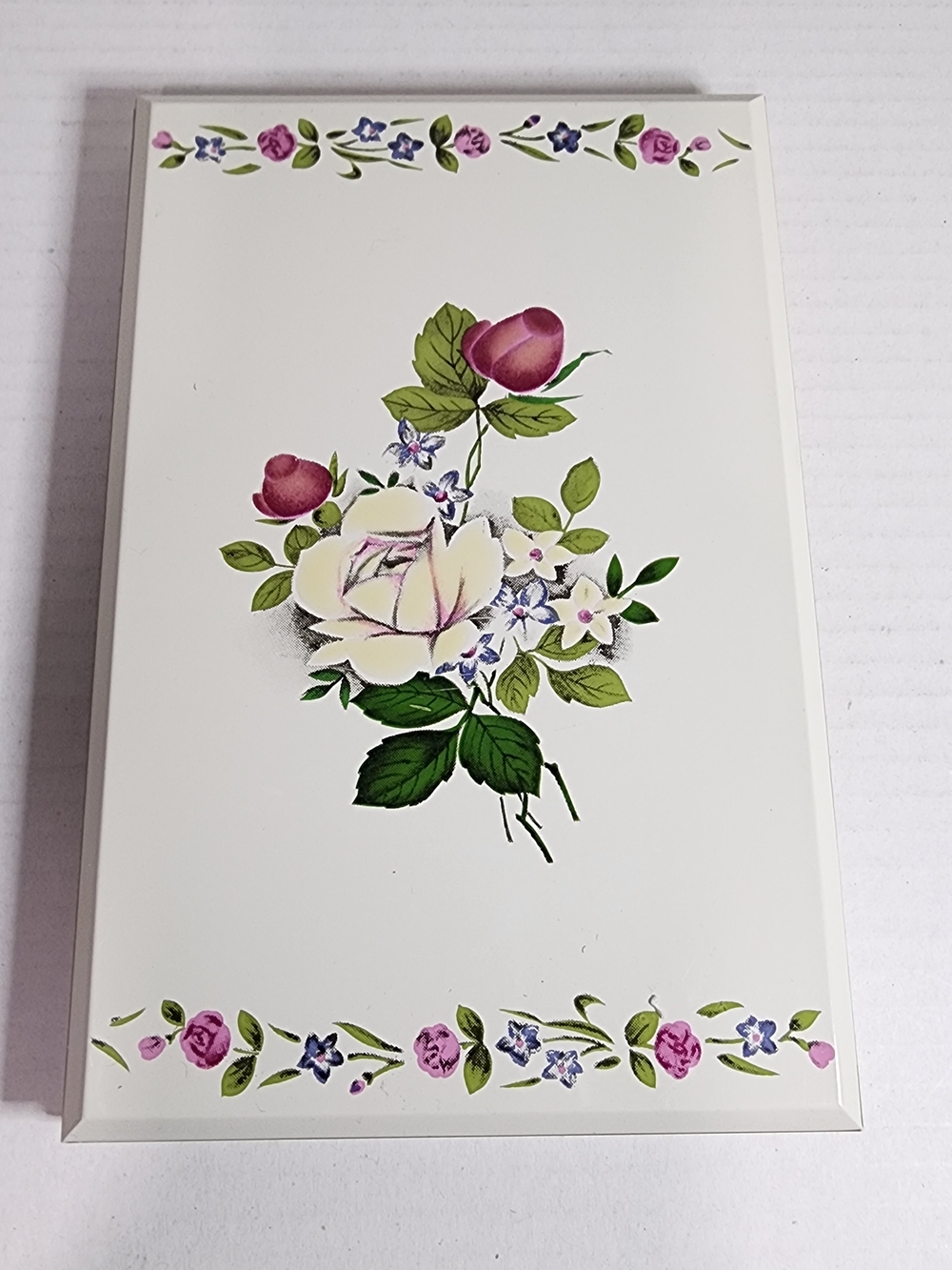 Otagiri Lacquerware Box Label with Gold Accents - White & Gold